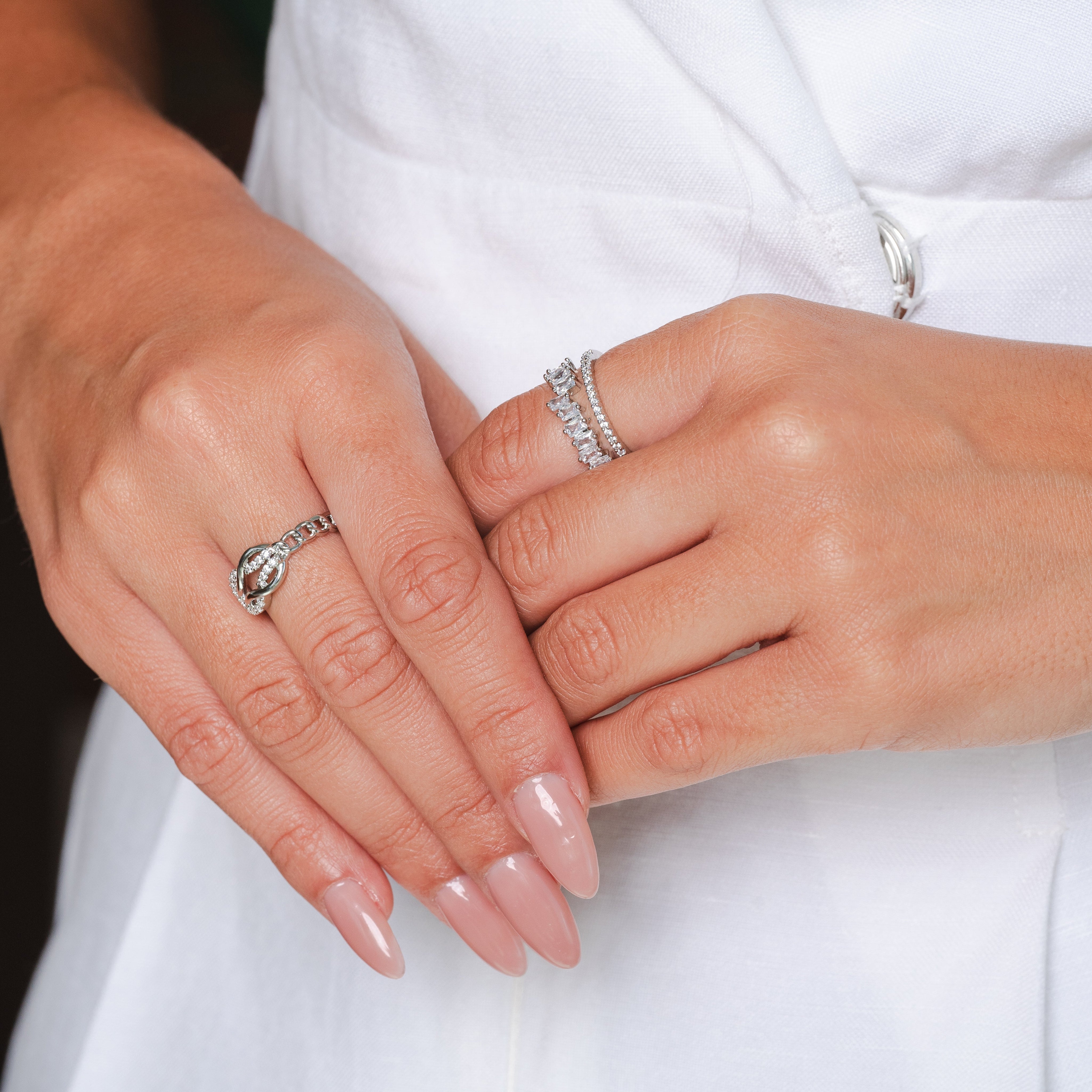 Anillo ajustable entrelazado Ariel en plata