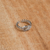 Anillo ajustable entrelazado Ariel en plata