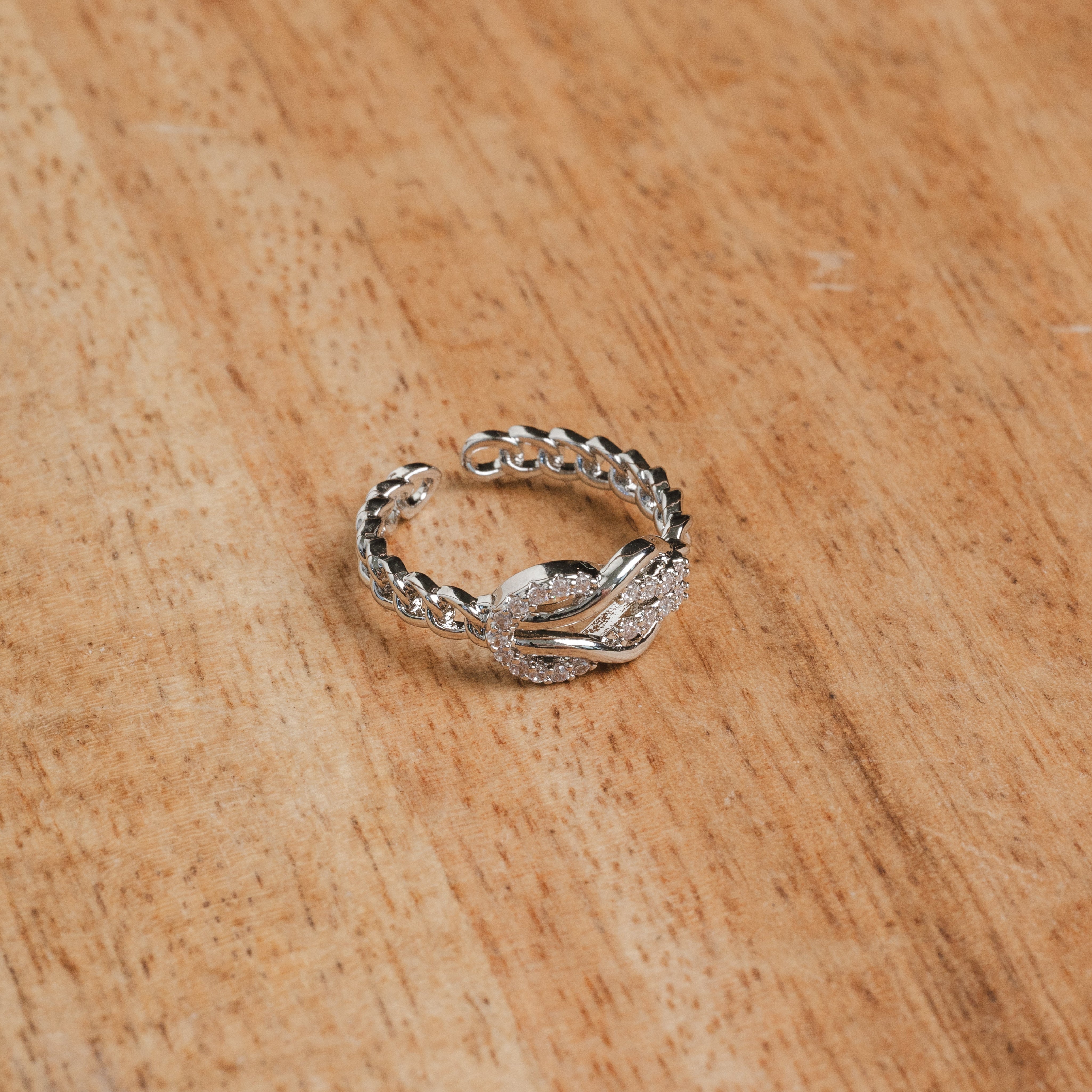 Anillo ajustable entrelazado Ariel en plata