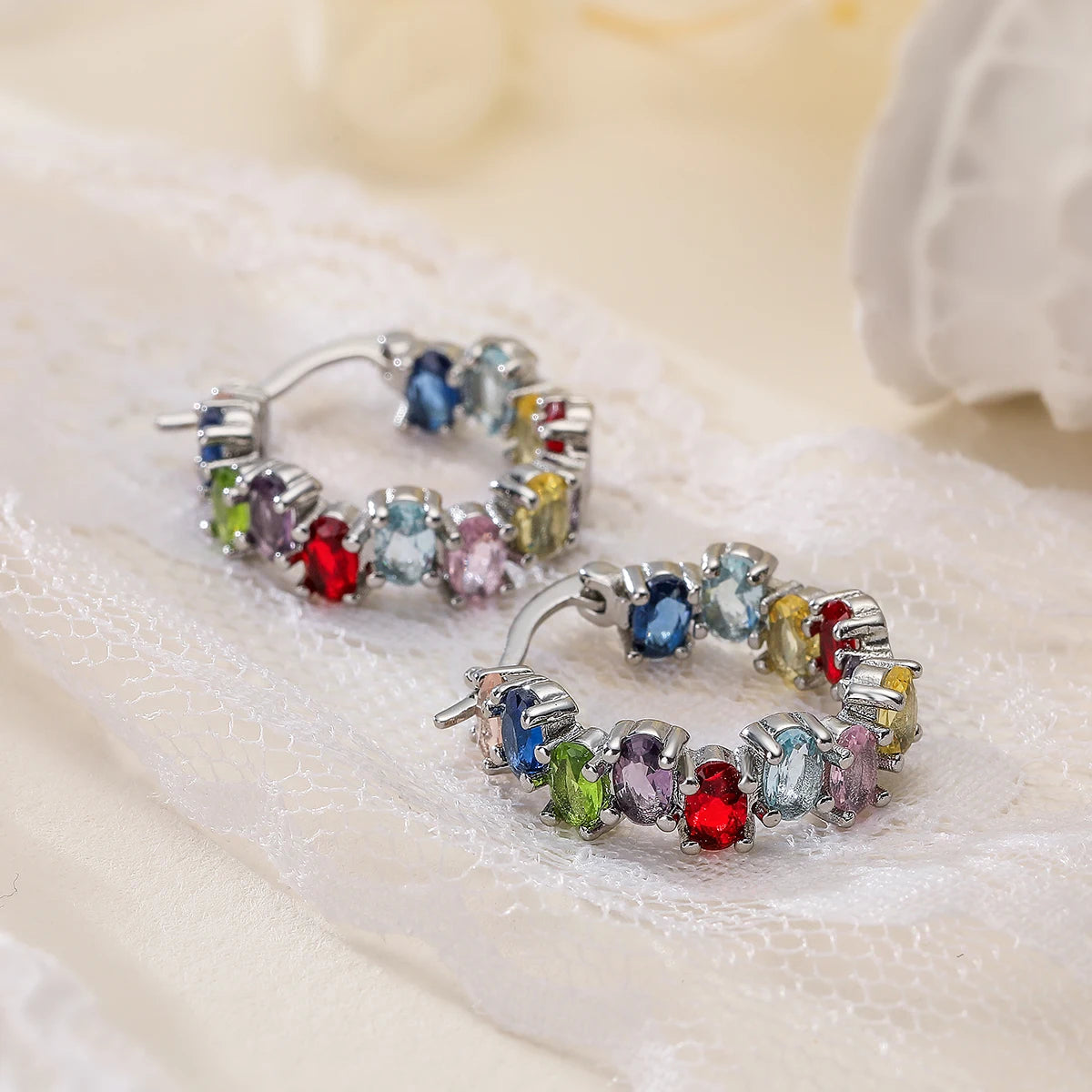 Pendientes de aro de Color dorado y plateado de diseño real para mujer y niña, accesorios de circonia cúbica brillante, joyería OL para fiesta y boda