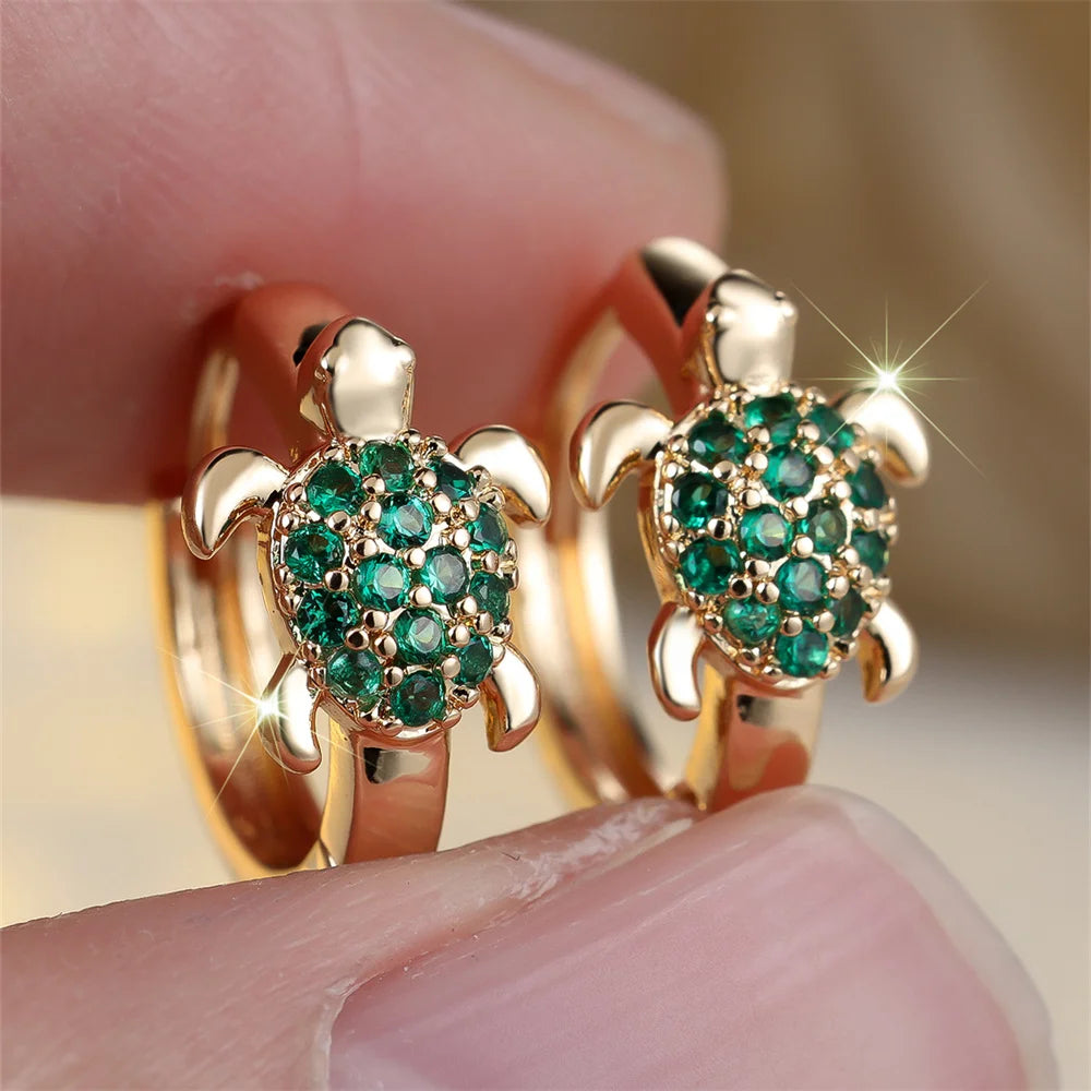 Pendientes de aro con forma de tortuga marina para mujer, piedra de circón verde, Color dorado Vintage, hebilla pequeña para oreja, joyería de boda, regalo para el día de la madre