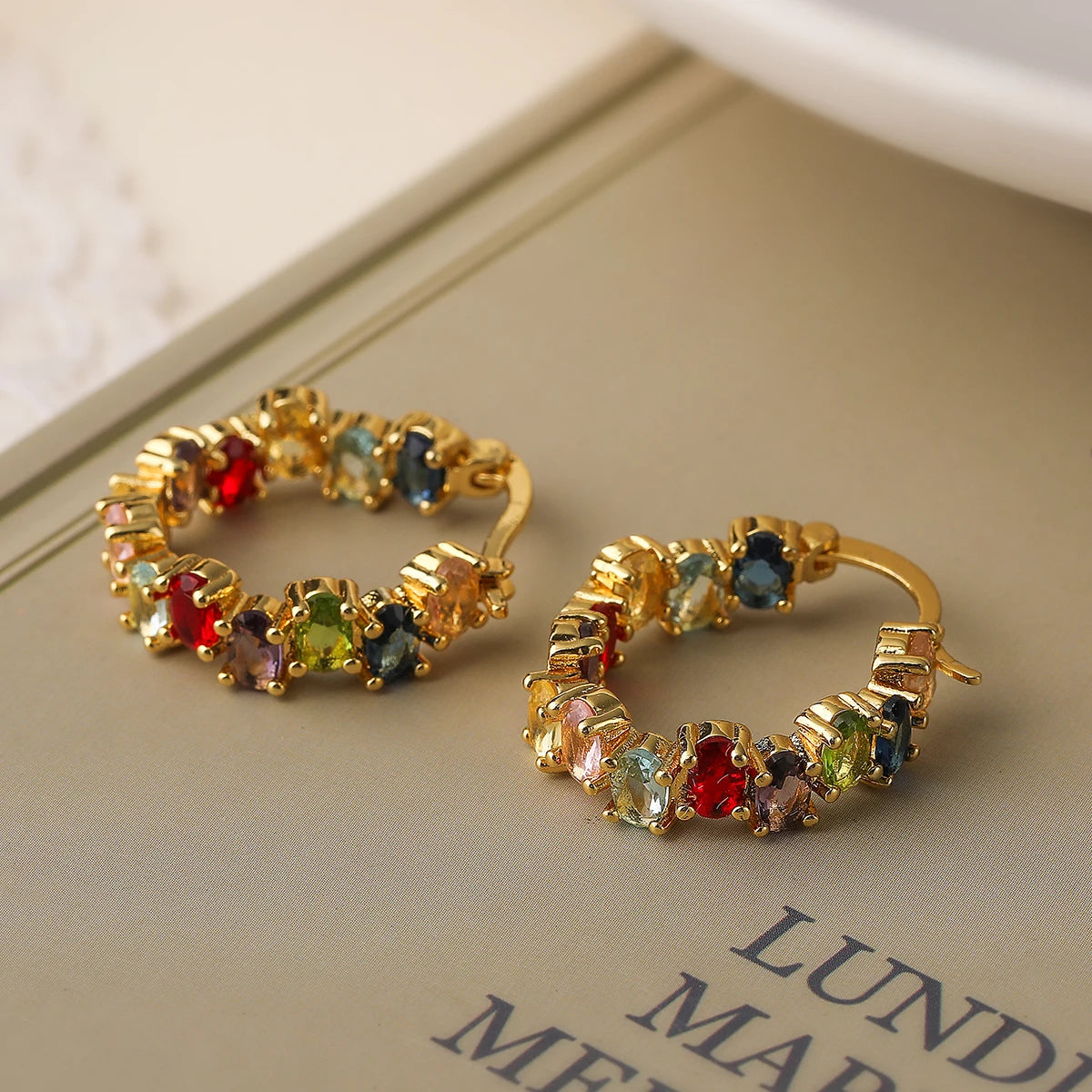 Pendientes de aro de Color dorado y plateado de diseño real para mujer y niña, accesorios de circonia cúbica brillante, joyería OL para fiesta y boda
