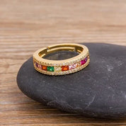 Anillo ajustable Simple de alta calidad, anillos de arcoíris de circonita de cobre de Color dorado a la moda, joyería fina para fiesta y boda