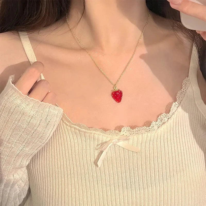 Collar con colgante de fresa roja para mujer y niña, cadena de clavícula de fresa de Color dorado, accesorios de joyería, regalos