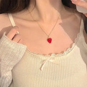 Collar con colgante de fresa roja para mujer y niña, cadena de clavícula de fresa de Color dorado, accesorios de joyería, regalos
