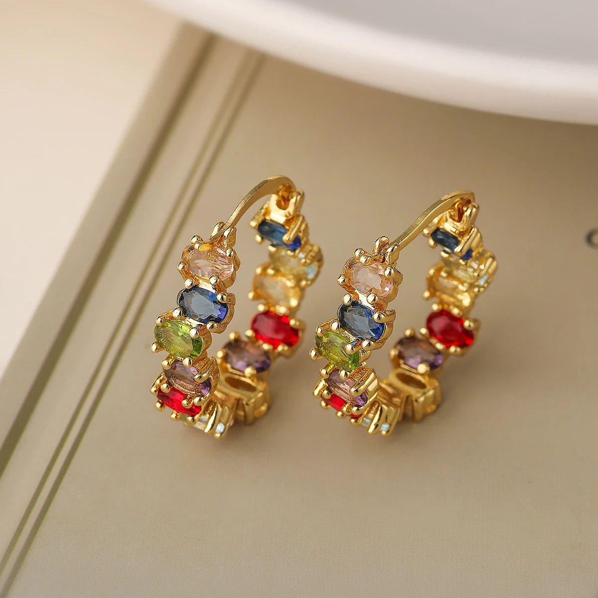 Pendientes de aro de Color dorado y plateado de diseño real para mujer y niña, accesorios de circonia cúbica brillante, joyería OL para fiesta y boda