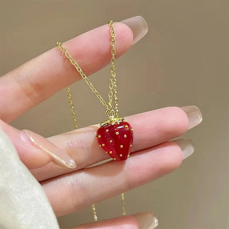 Collar con colgante de fresa roja para mujer y niña, cadena de clavícula de fresa de Color dorado, accesorios de joyería, regalos