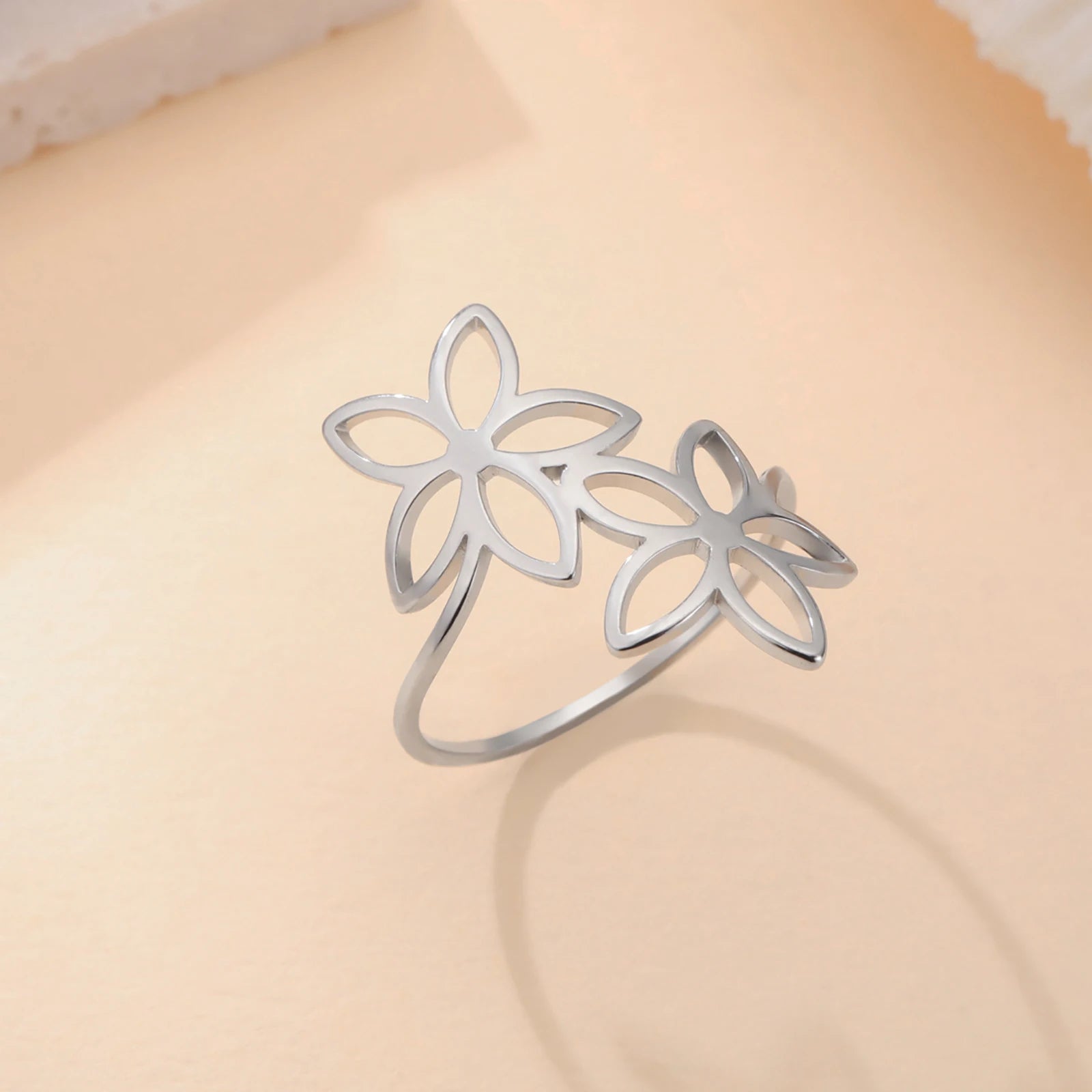 Skyrim-Anillo de flores a la moda para mujer, de acero inoxidable, Color dorado, anillos anchos para dedo, joyería bohemia, regalo de aniversario, venta al por mayor