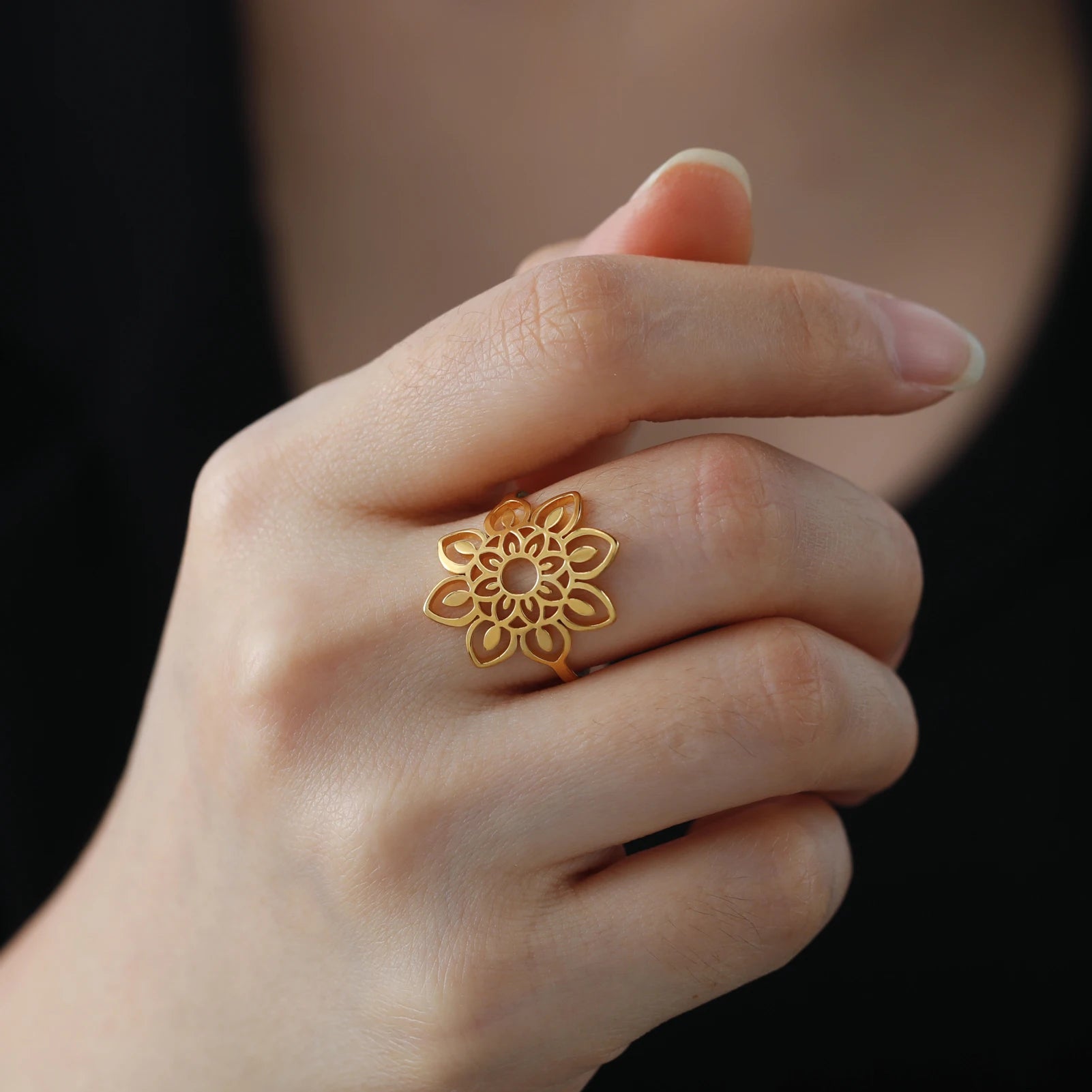 Cazador, anillos estéticos de filigrana con flor de loto para mujer, anillo bohemio de Color dorado, compromiso de boda, regalo de joyería de acero inoxidable