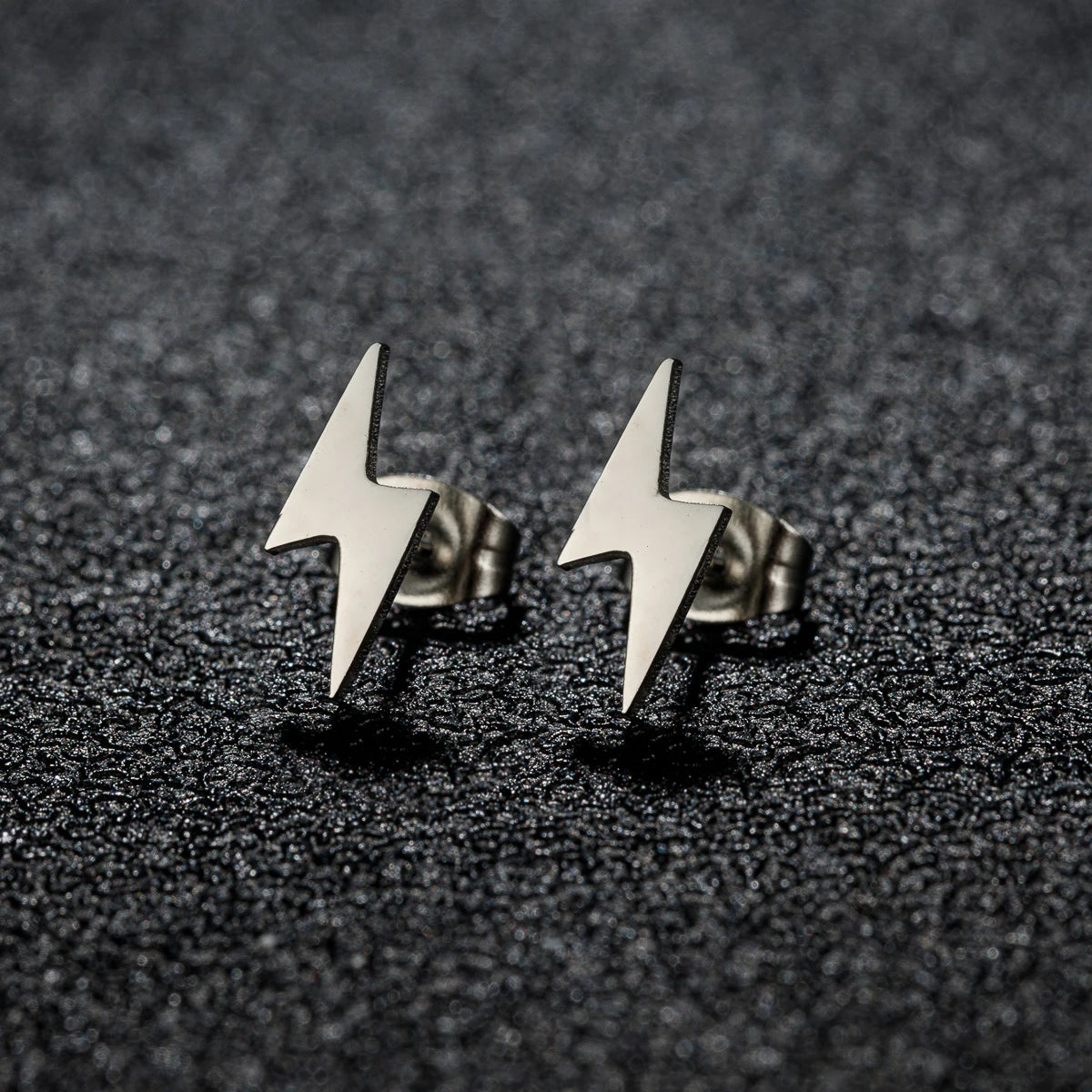 1 par de pendientes de perno relámpago de acero inoxidable, pendientes Punk de trueno para hombres y mujeres, joyería diaria