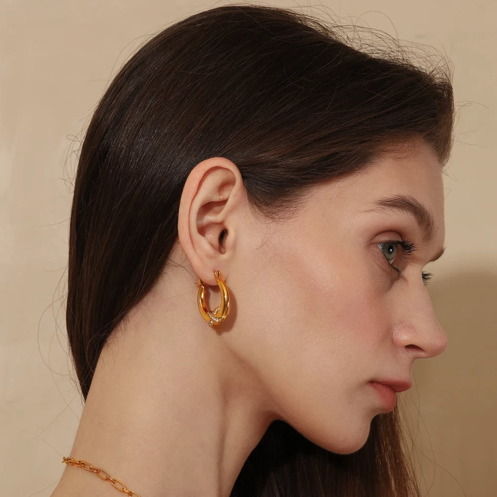 E.B.belle, nuevo diseño, pendientes de aro de lujo Crossing X con diamantes de imitación, chapado en oro de 18 quilates, joyería de moda para fiesta de acero inoxidable para mujer