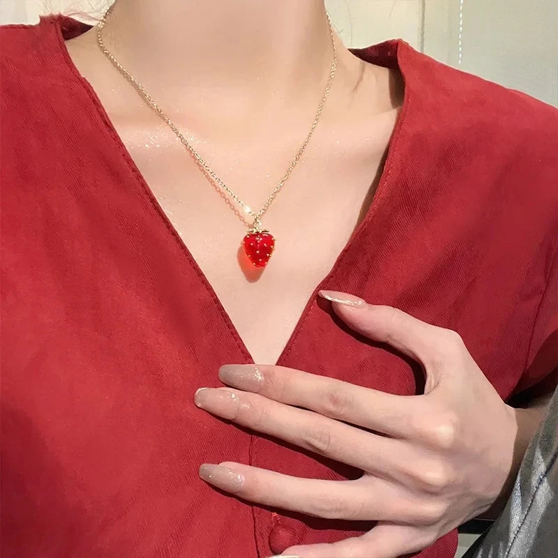 Collar con colgante de fresa roja para mujer y niña, cadena de clavícula de fresa de Color dorado, accesorios de joyería, regalos