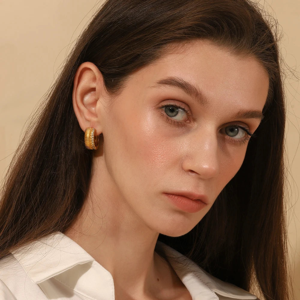 E.B.belle-pendientes de aro chapados en oro de 18k para mujer y niña, aretes de aro con borde de diamantes de imitación de lujo, diseño en espiral, joyería para fiesta y boda